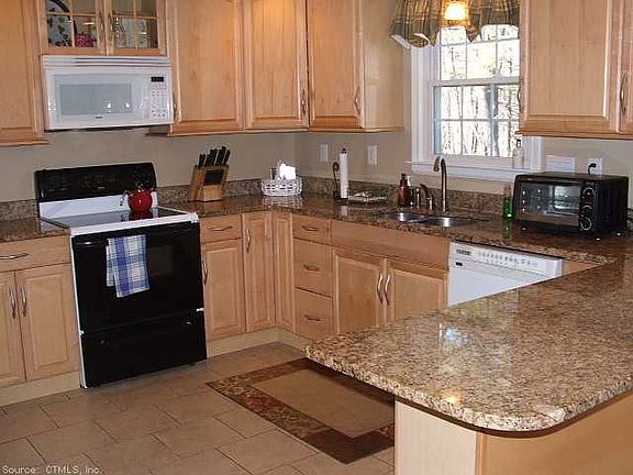 4th image of 11 Evergreen Ln
