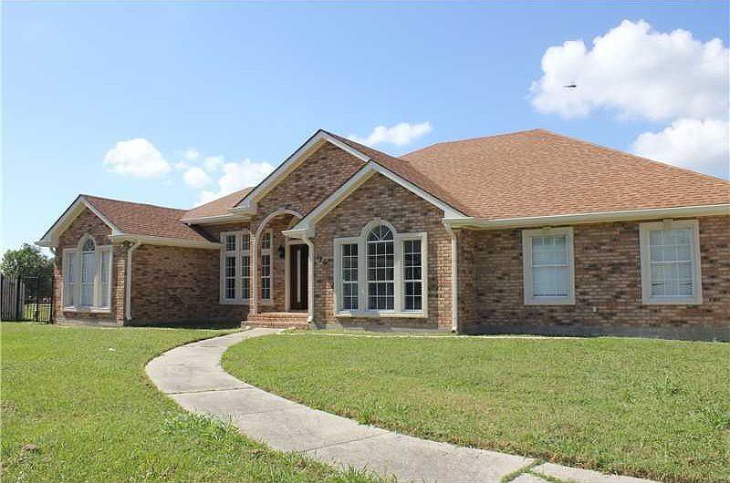 1st image of 120 Chatelain Ct