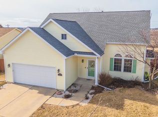 2211 Bracebridge Rd, Bloomington, IL 61705