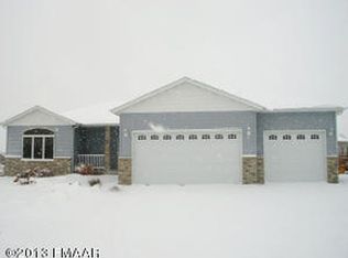 544 11th Ave N, Moorhead, MN 56560