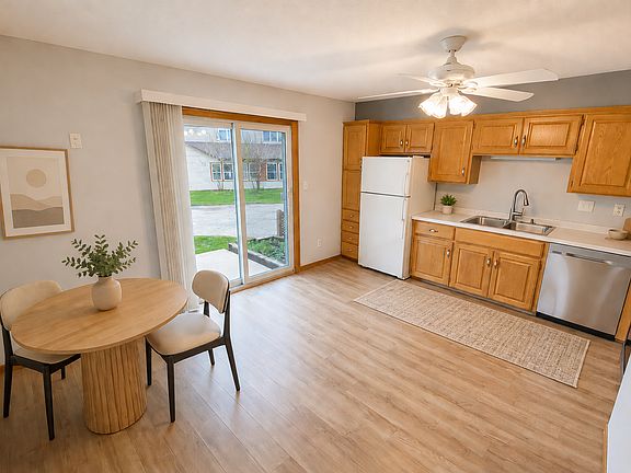3rd image of 14248 Hemlock Ct N