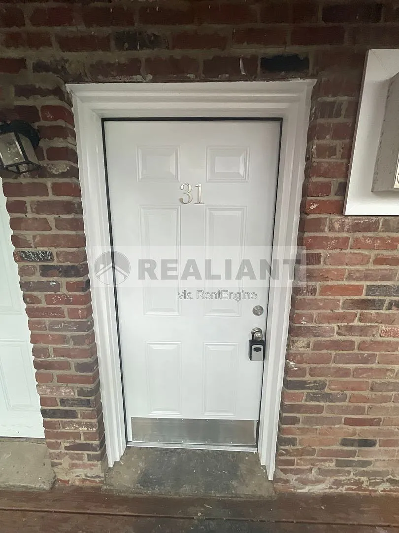 1 bed, 1.0 bath, $870 — Photo 2