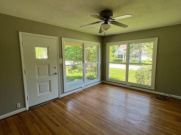 5th image of 3715 Essex Rd