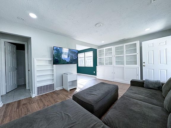 4th image of 533 Rosslyn Ave