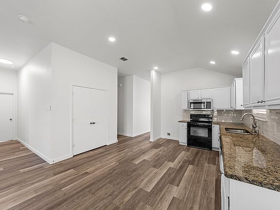 5th image of 108 Lakefront Dr