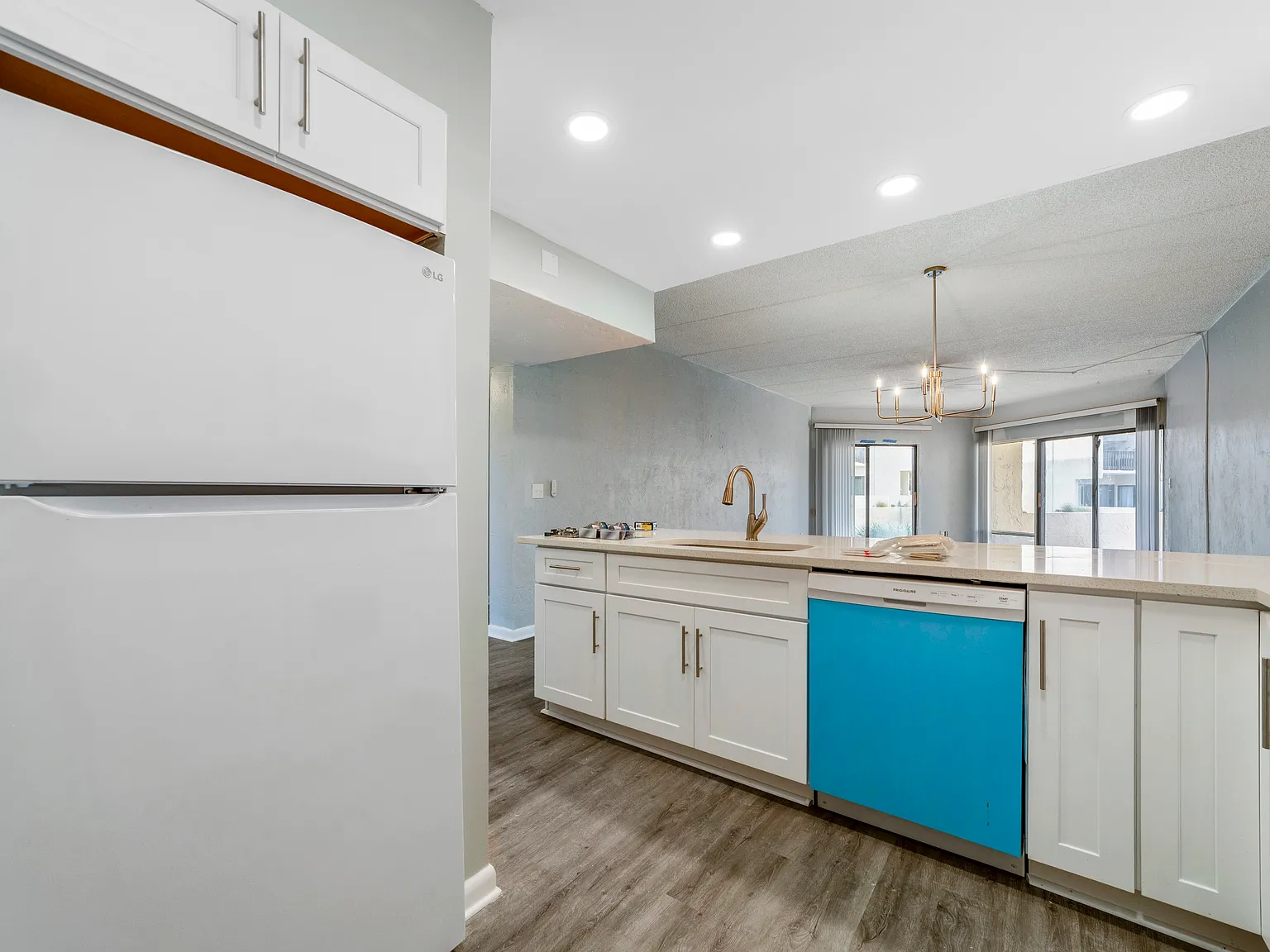 2 bed, 1350 sqft, $2,450 — Photo 4