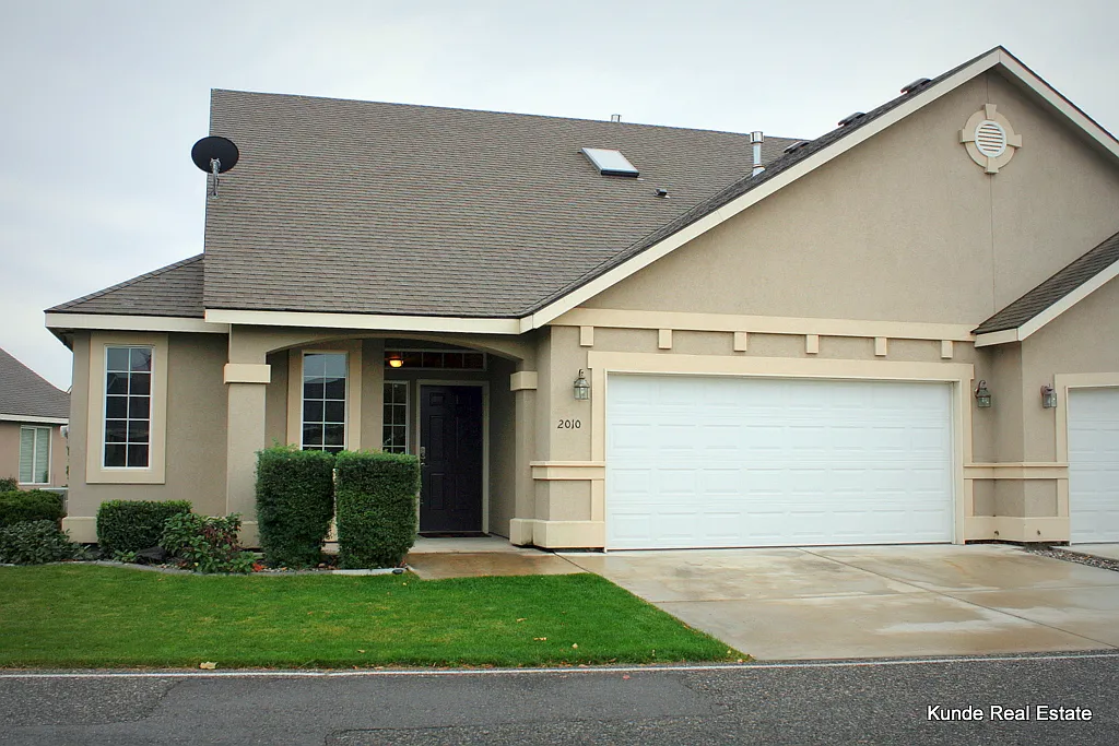2010 Greenbrook Blvd photo 1