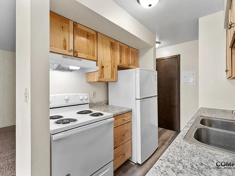 1025 W. MacArthur Avenue — Photo 3