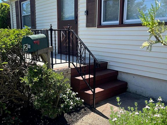 3rd image of 21 Larchmont Dr