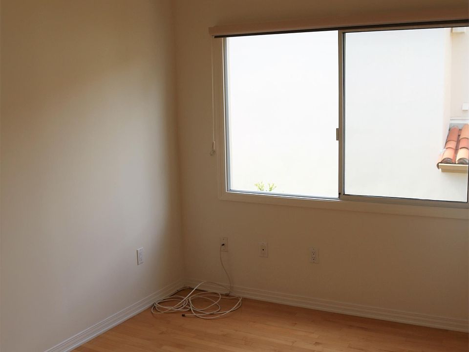 1st image of 493 S Euclid Ave Unit 3-1