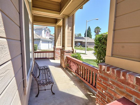 2nd image of 309 Jasmine Ct