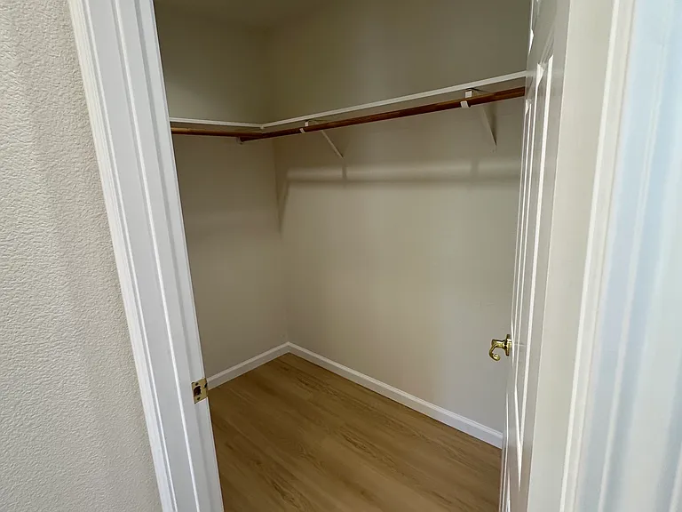 472 Bryan Ave — Photo 32