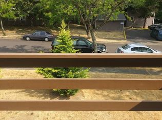 9810 SW Lookout Ter APT D, Beaverton, OR 97008