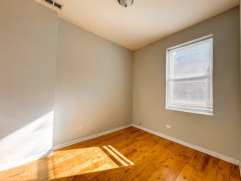 1364 N Hamlin Ave — Photo 6