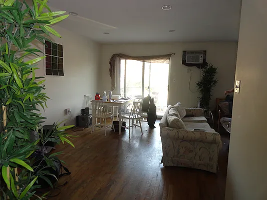 Rented by Halvatzis Realty | media 5