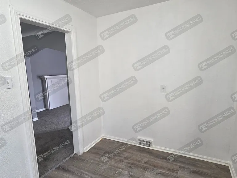 5293 Berkshire St — Photo 20