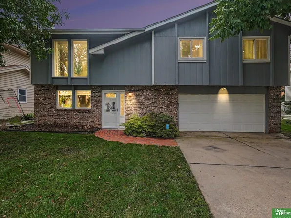 11123 Crown Point Ave, Omaha, NE 68164
