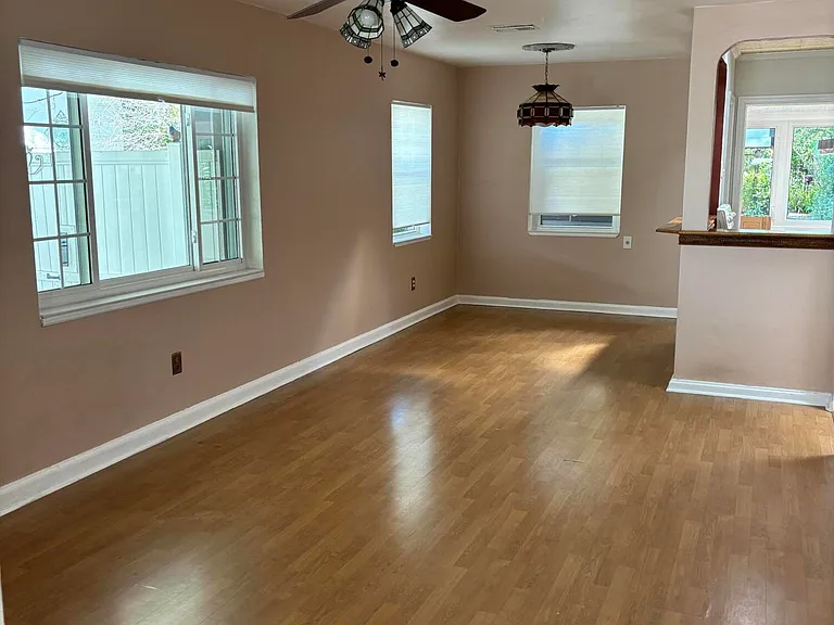 1343 Rensselaer Ave — Photo 28