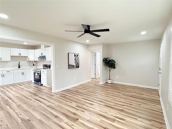 4th image of 1614 Oneka Ave