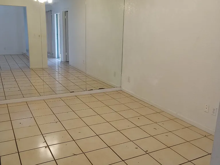 1001 Manor Dr #1001 — Photo 2