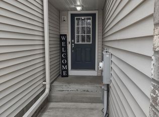 327 Pleasant Ln, Chaska, MN 55318