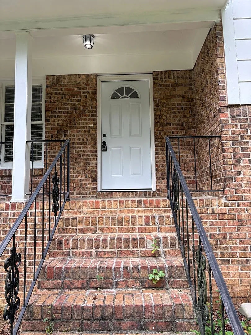 Charming Home for Rent in Anniston, AL - 6305 Winwood Drive — Photo 3