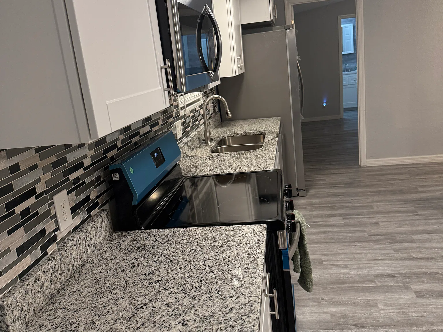 2 bed, 900 sqft, $1,600 — Photo 4