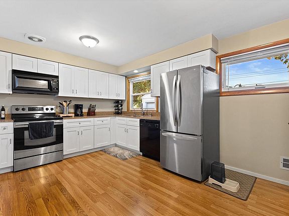 2nd image of 2709 Pinehurst AVENUE