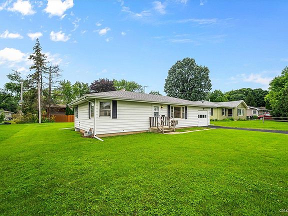 2nd image of 304 Hillside Pl