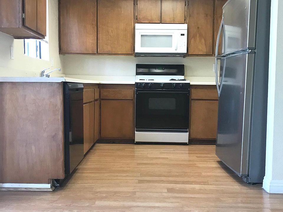 1st image of 25880 Dartmouth St