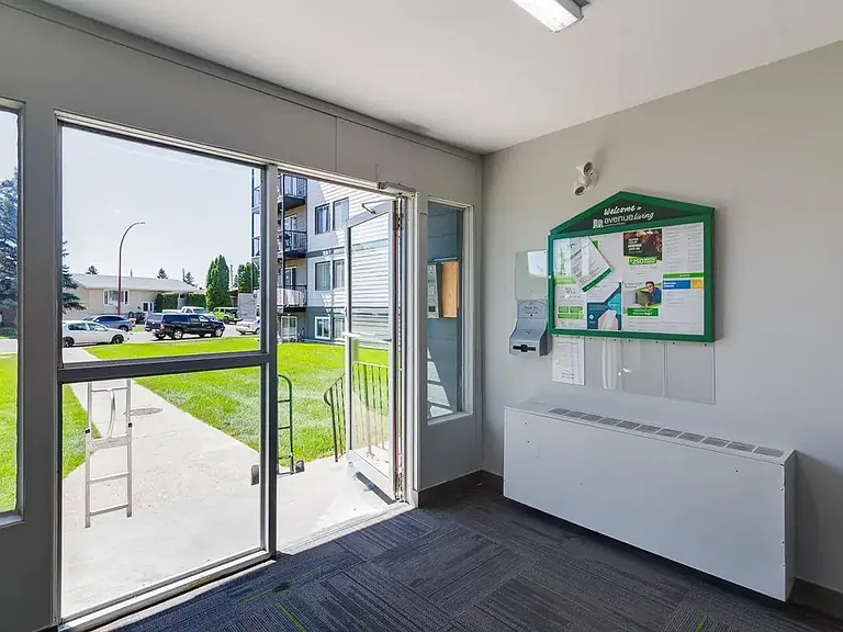 46 Carswell Rd SE — Photo 30