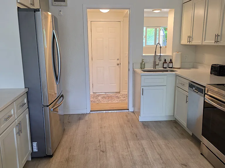 2220 S 8th St — Photo 8