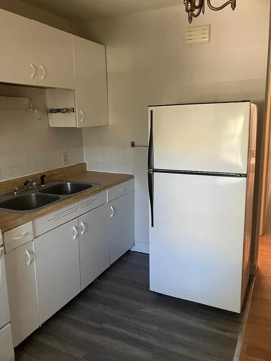 Building Photo - 82 Appleton Ave #3L