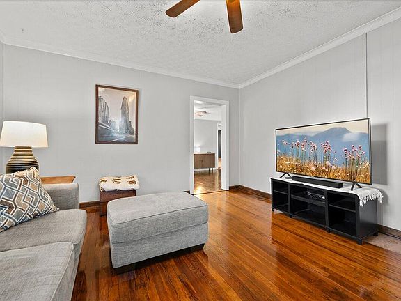 5th image of 504 Blue Ridge St