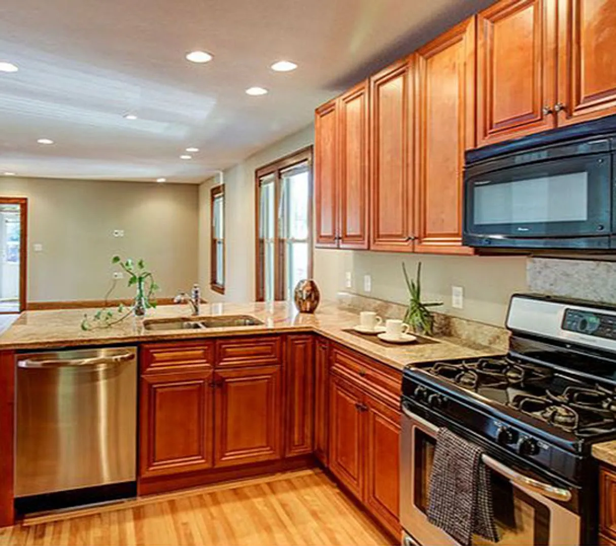 5-Bedroom, 3-Bath House Close to U of M Campus — Photo 1