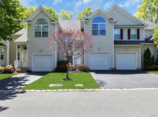 13 Cranberry Cir, Medford, NY 11763