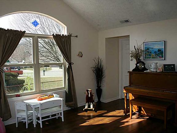 3rd image of 7188 Carrie Dr