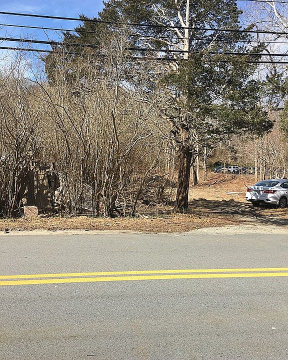 2nd image of 14 Main St