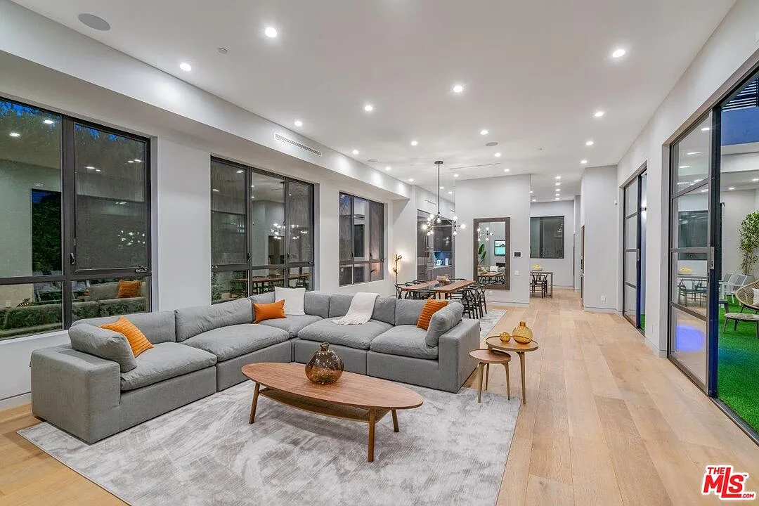 6 bed, 7.0 bath, 4500 sqft, $22,950 — Photo 3