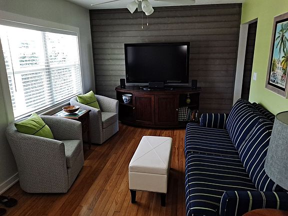 3rd image of 810 Hope Ave