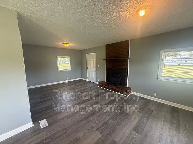 3 bed, 2.0 bath, 1320 sqft, $1,500 — Photo 3
