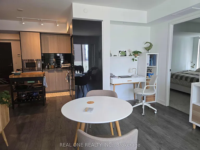 501 Yonge St #1109 — Photo 6