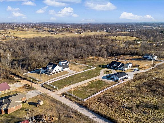 2nd image of 711 Evening Star Rd