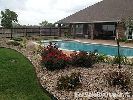 Living Room
						:
						Large 21 x 23