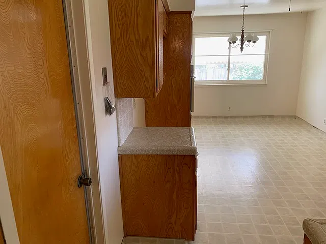 1043 Grove Ave — Photo 15