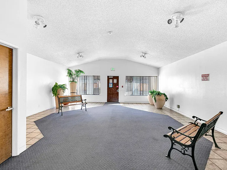2500 Miramar Ave #203 — Photo 11