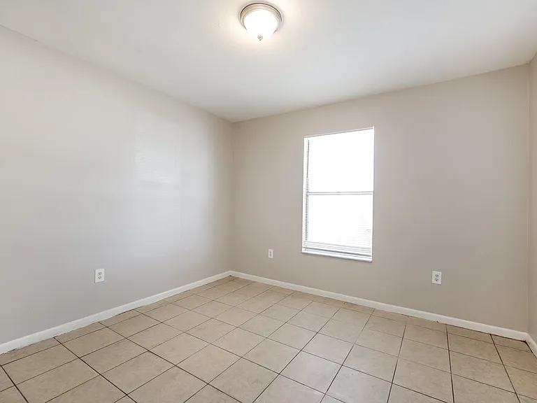 2122 SE 6th Ln — Photo 17