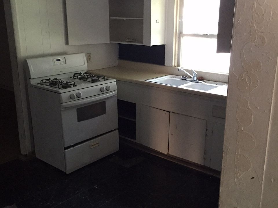 2nd image of 411 E Greeley St