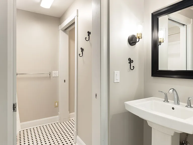 4002 Harlem Rd — Photo 15
