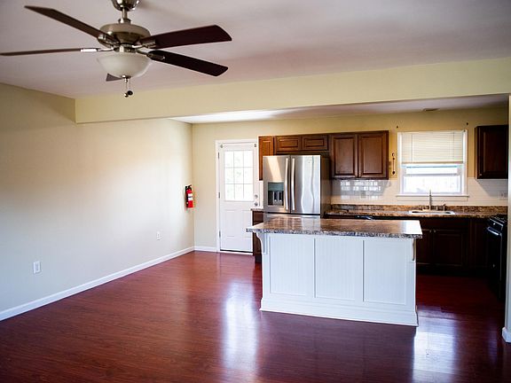 4th image of 1050 Buccaneer Ln
